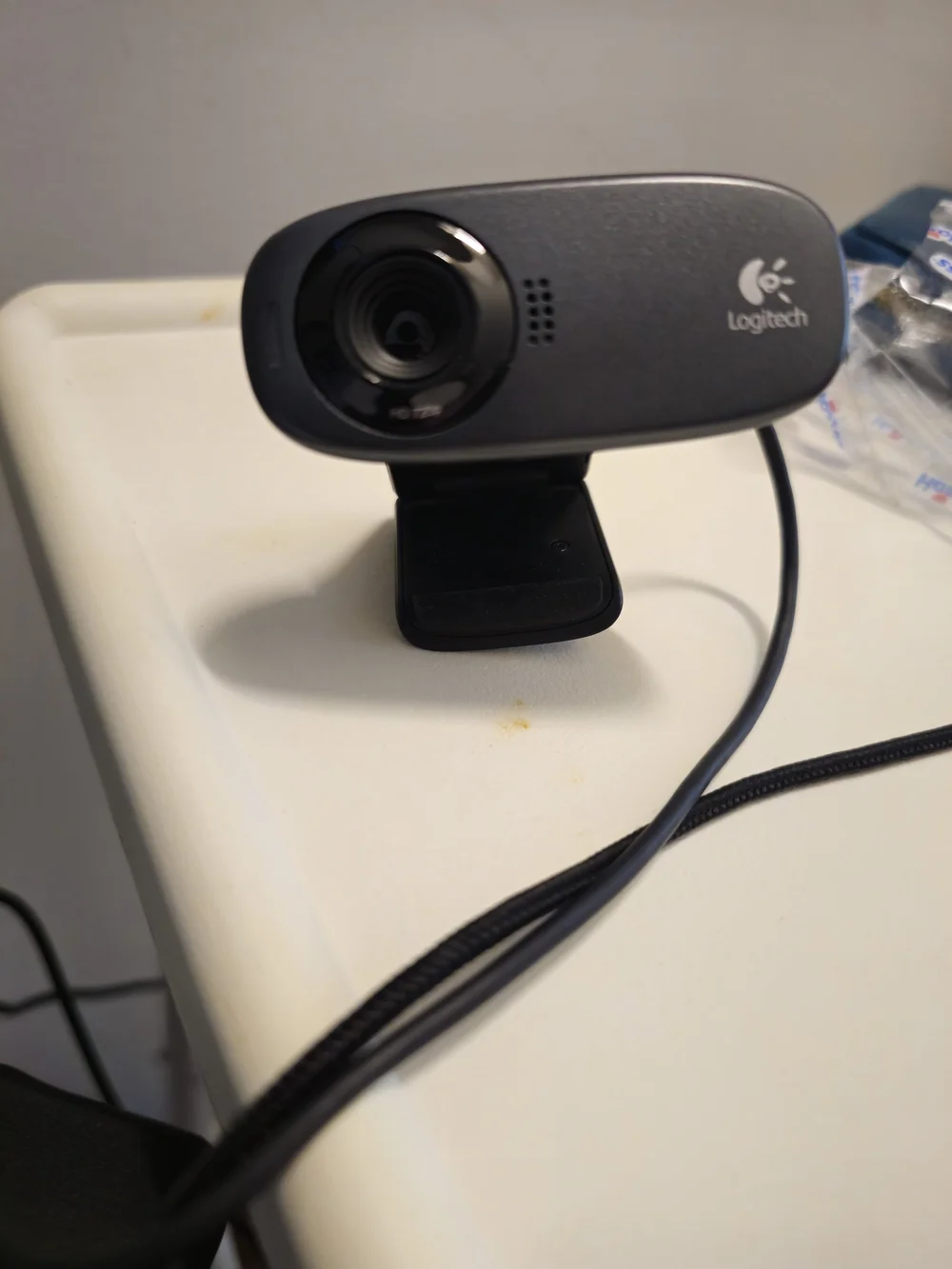 2 Webcams: A Full HD 1080P USB Webcam equipped with A Microphone & A Logitech